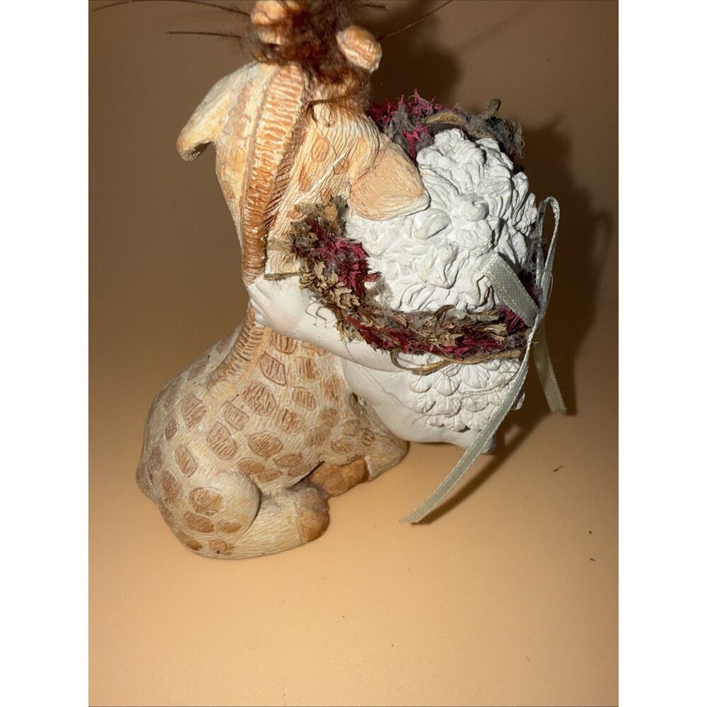 Dreamsicles #10181 “Huge Hugs” Angel Hugging Giraffe Figurine Kristin 1997 4.75" - Picture 4 of 6